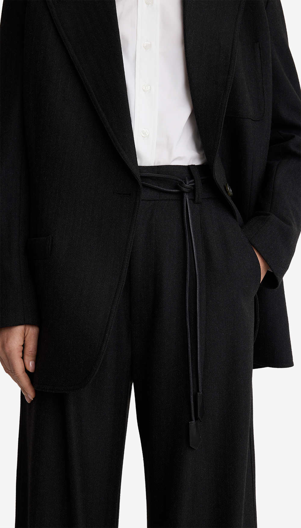 Leather Wrap Belt in Black | SMYTHE