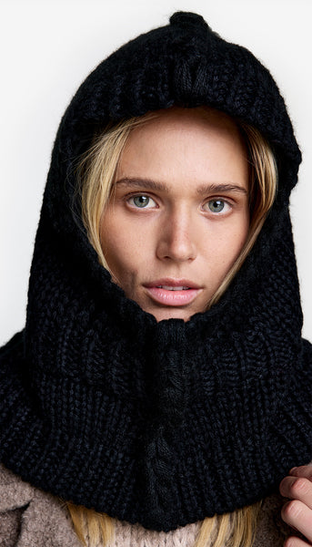 Reverse Seam Hooded Snood in Black | SMYTHE