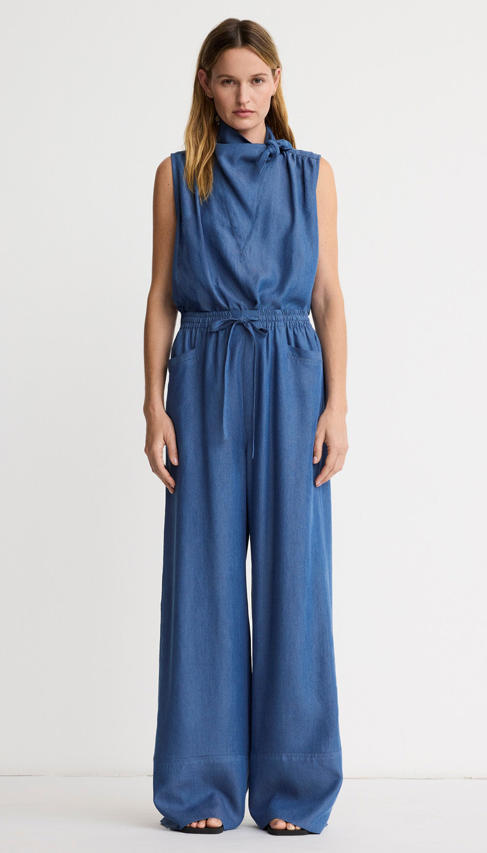 Drawstring Pulls Drawstring Pull On Pant in Chambray | SMYTHE